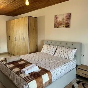 Zefi Rrenc Bed and breakfast